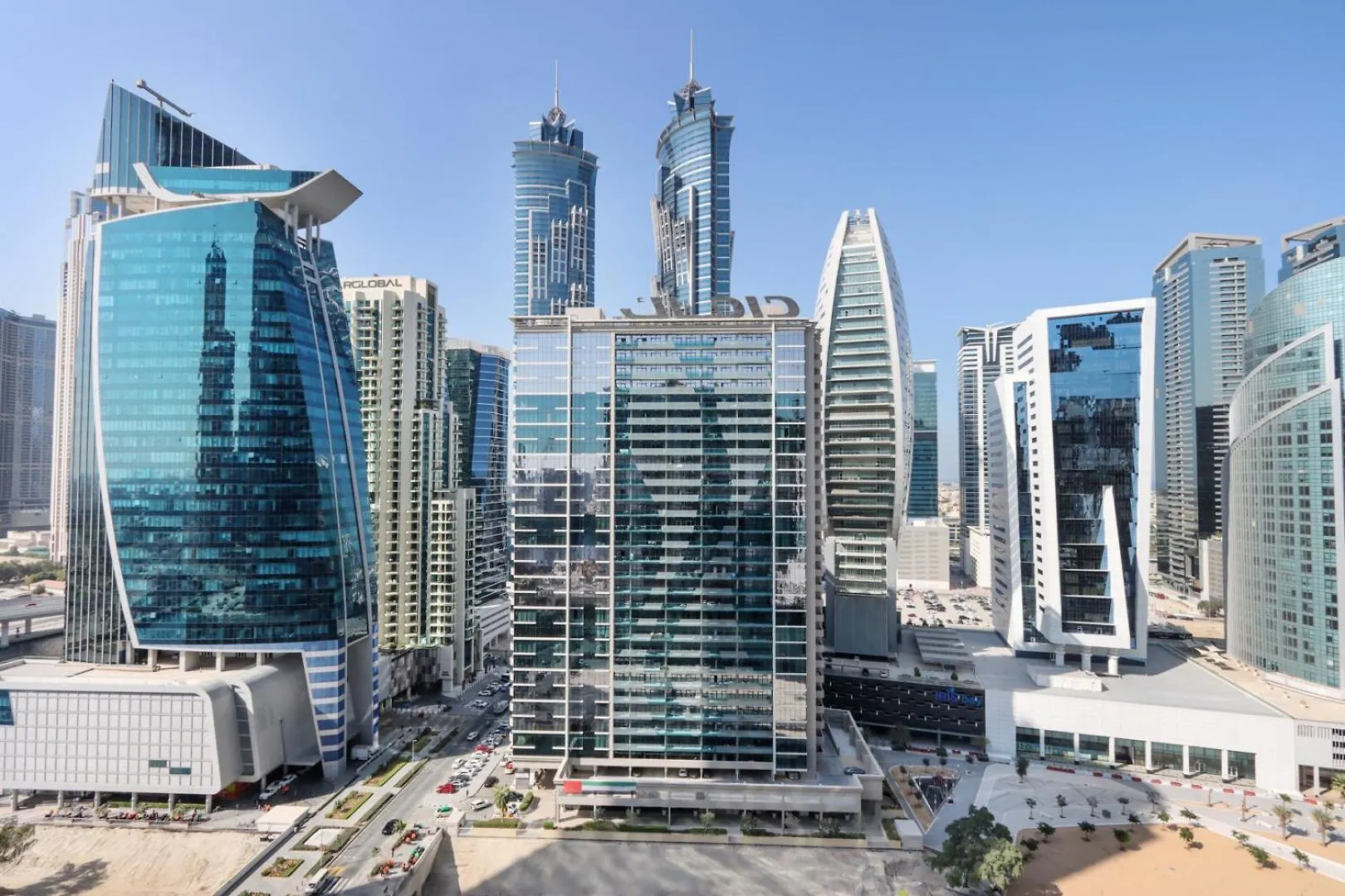 Daire Livbnb-1B Urban Serenity With Private Balcony Dubai
