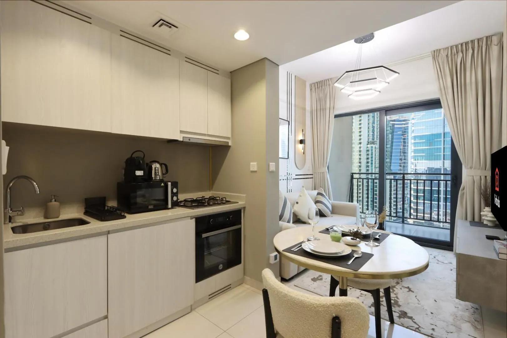 Daire Livbnb-1B Urban Serenity With Private Balcony Dubai