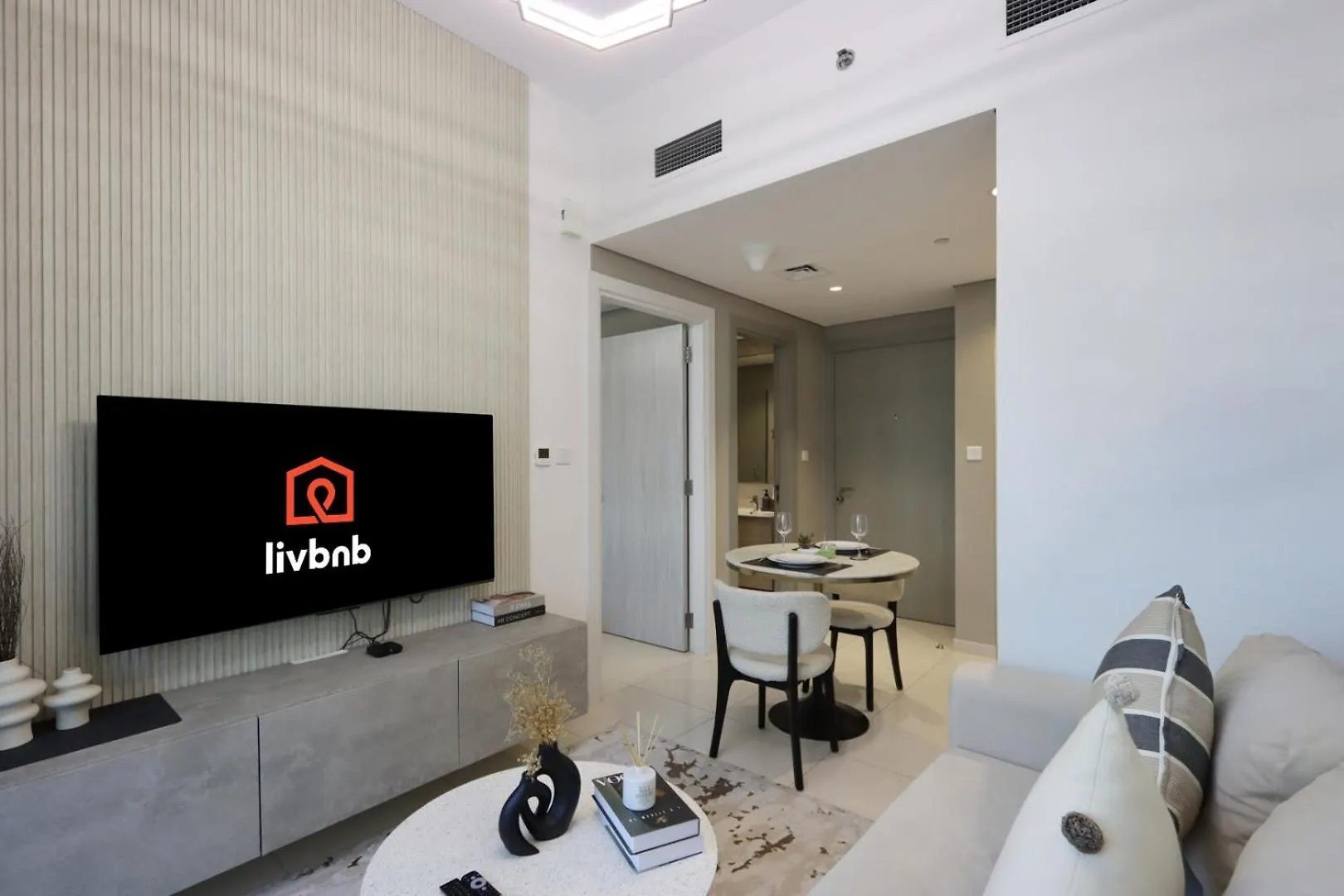 Livbnb-1B Urban Serenity With Private Balcony Dubai Daire